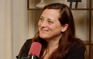 katarina-coppe-podcast-vrouw-hr-lachend
